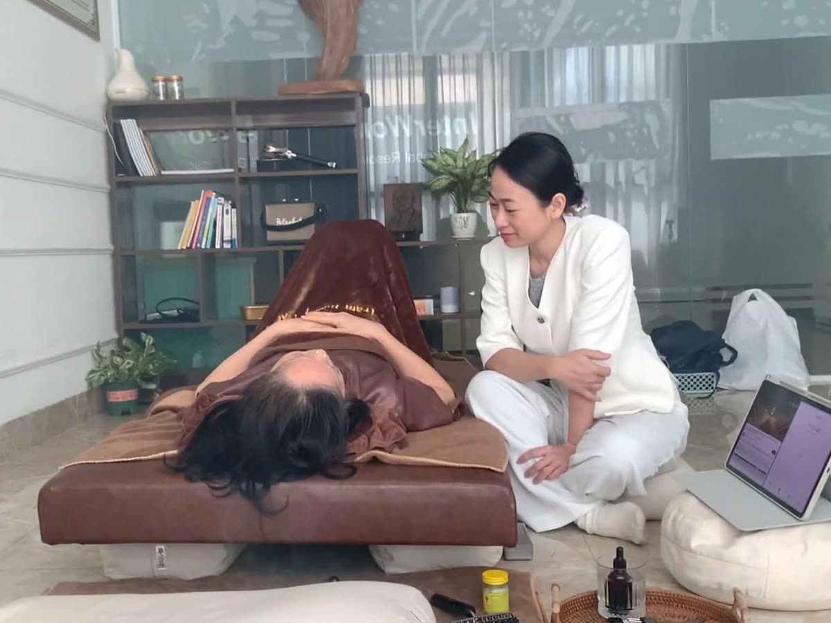 Vân Anh trong một phiên trị liệu 1:1